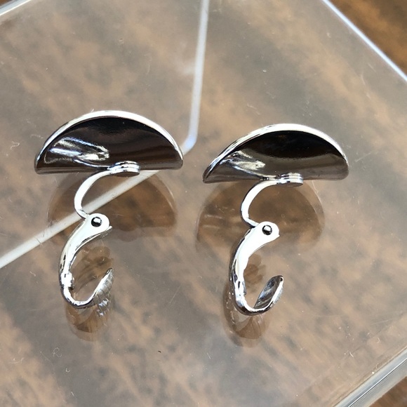 Vintage Avon curved disc clip on earrings silver tone - Picture 12 of 16